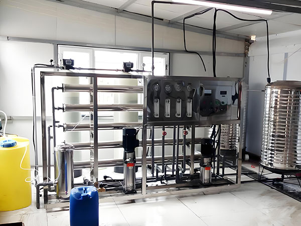脫鹽水設備廠家：工業高純度用水的 “幕后操盤手”